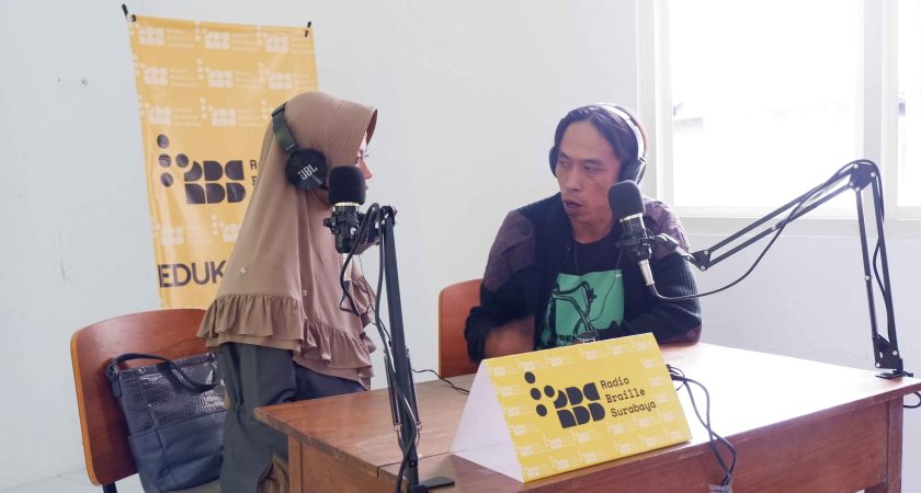 SIARAN PERS – Soft Launching Radio Braille Surabaya, Media Inklusif Pertama oleh Guru Tunanetra di Surabaya